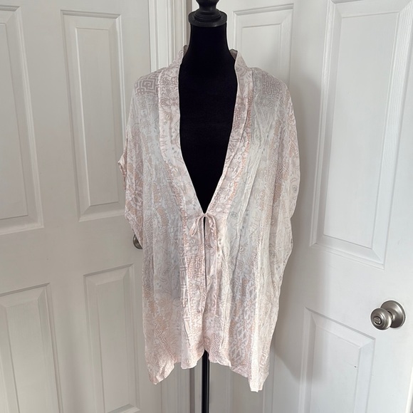 Victoria's Secret Other - Victoria's Secret NWT White and Tan Kimono